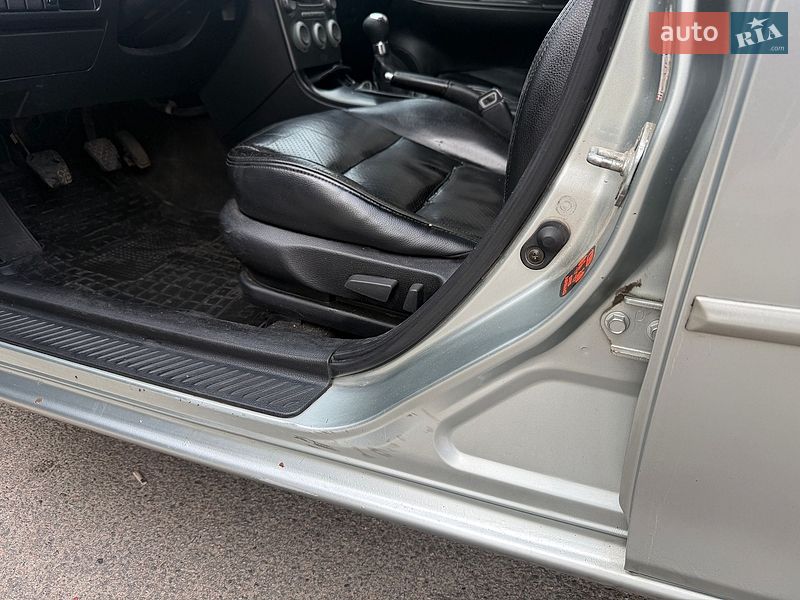 Седан Mazda 6 2003 в Днепре