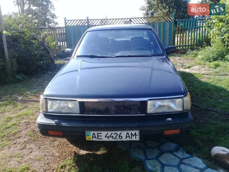 Седан Mazda 929 1987 в Дніпрі
