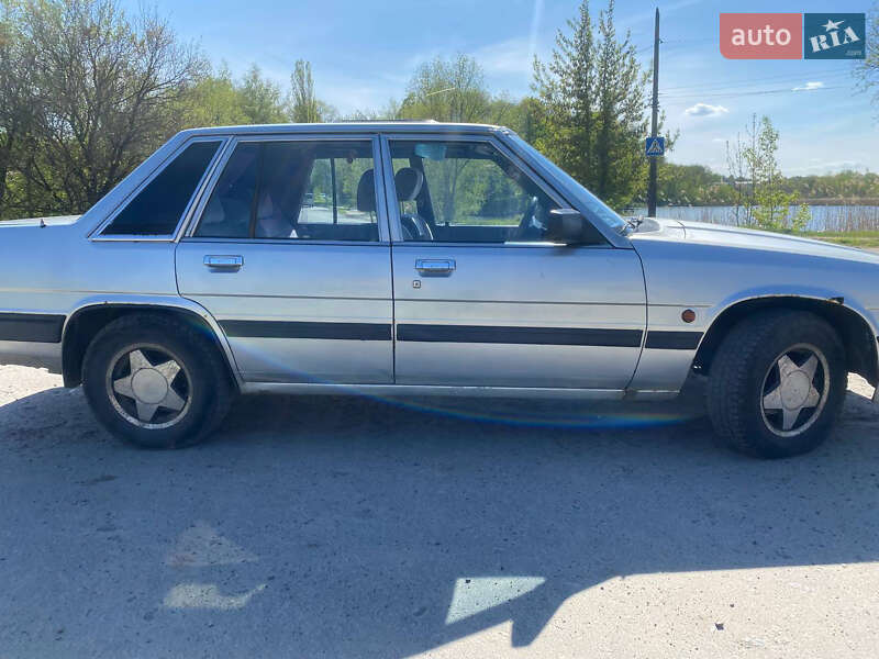 Седан Mazda 929 1985 в Монастырище