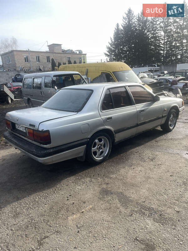 Седан Mazda 929 1988 в Умани