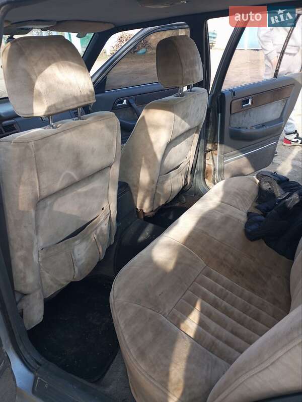 Седан Mazda 929 1987 в Болграде