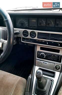 Седан Mazda 929 1988 в 