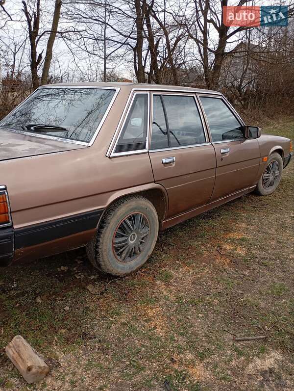 Седан Mazda 929 1987 в Старой Жадовой