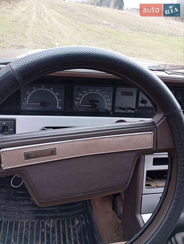 Седан Mazda 929 1987 в Старой Жадовой