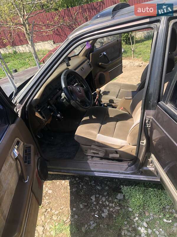 Седан Mazda 929 1990 в Турбовом