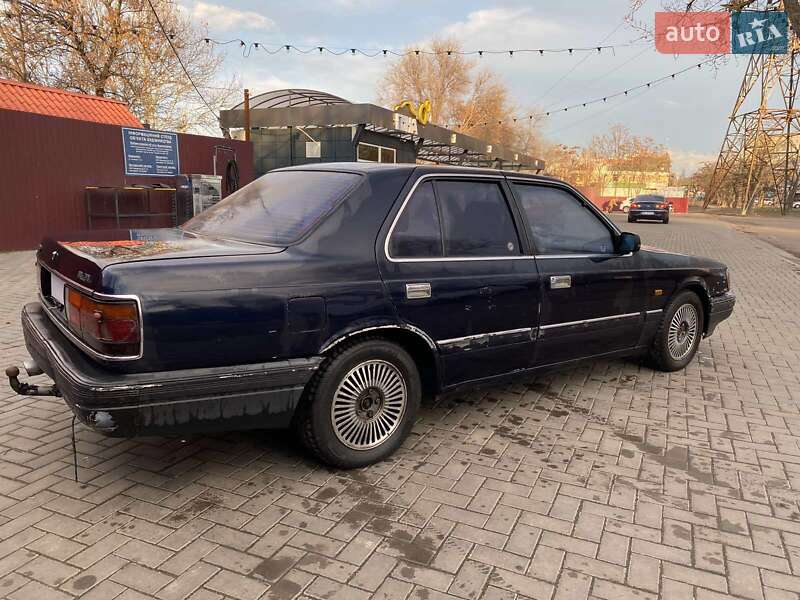 Седан Mazda 929 1989 в 