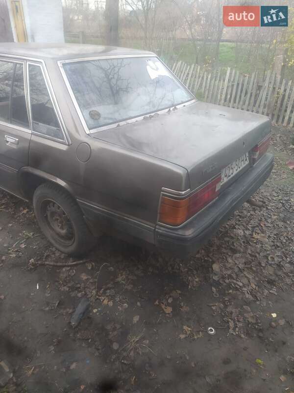 Седан Mazda 929 1985 в Апостолово
