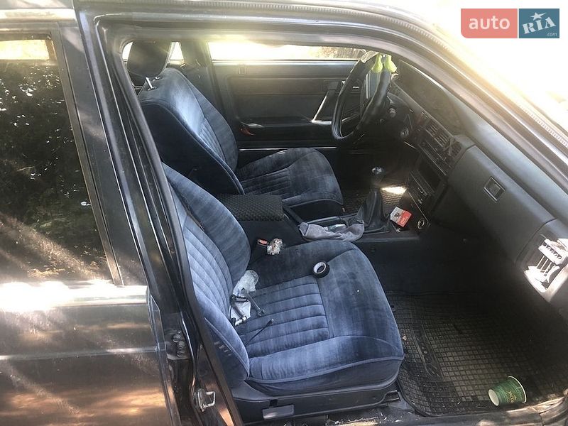 Седан Mazda 929 1987 в Ізюмі