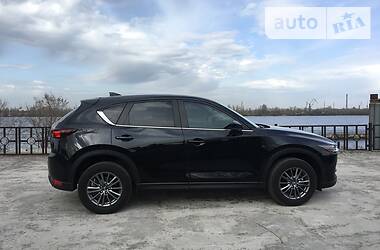 Позашляховик / Кросовер Mazda CX-5 2017 в 