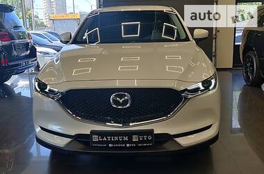 Позашляховик / Кросовер Mazda CX-5 2018 в 