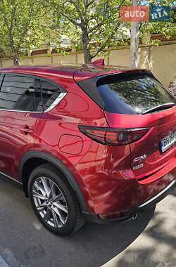 Позашляховик / Кросовер Mazda CX-5 2018 в 