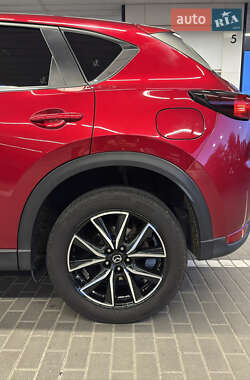 Позашляховик / Кросовер Mazda CX-5 2018 в 