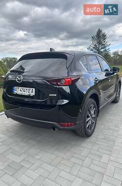 Позашляховик / Кросовер Mazda CX-5 2017 в 