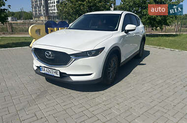 Позашляховик / Кросовер Mazda CX-5 2017 в 