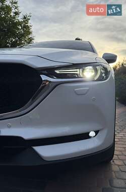 Позашляховик / Кросовер Mazda CX-5 2017 в 