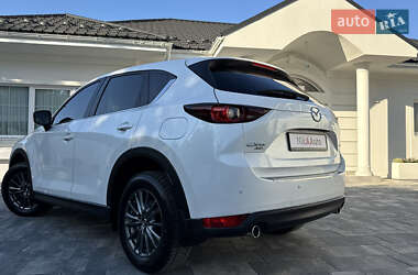 Позашляховик / Кросовер Mazda CX-5 2017 в 