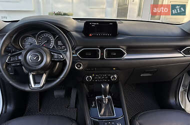 Позашляховик / Кросовер Mazda CX-5 2017 в 