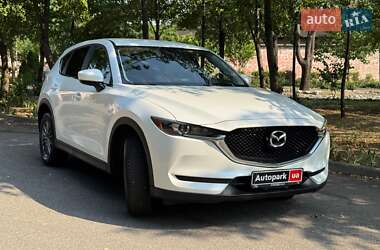 Позашляховик / Кросовер Mazda CX-5 2017 в 