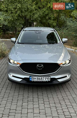 Позашляховик / Кросовер Mazda CX-5 2018 в 