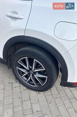 Позашляховик / Кросовер Mazda CX-5 2017 в 