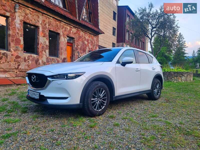 Позашляховик / Кросовер Mazda CX-5 2017 в 