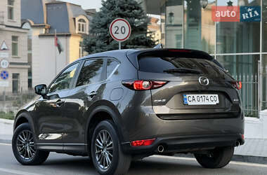 Позашляховик / Кросовер Mazda CX-5 2017 в 