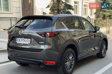 Позашляховик / Кросовер Mazda CX-5 2017 в 
