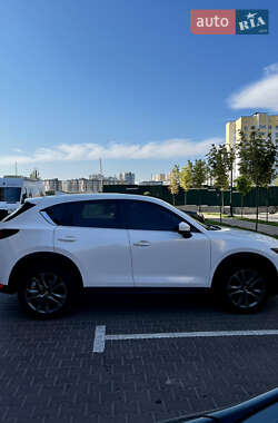 Позашляховик / Кросовер Mazda CX-5 2017 в 