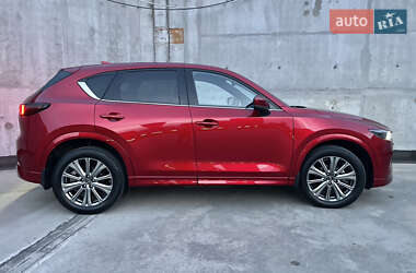 Позашляховик / Кросовер Mazda CX-5 2024 в 