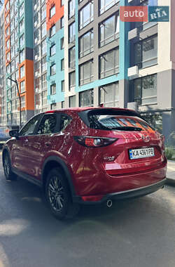 Позашляховик / Кросовер Mazda CX-5 2017 в 