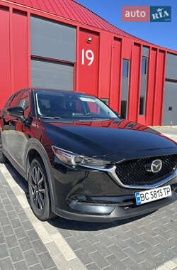 Позашляховик / Кросовер Mazda CX-5 2017 в 