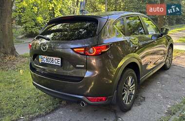 Позашляховик / Кросовер Mazda CX-5 2018 в 