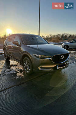 Позашляховик / Кросовер Mazda CX-5 2018 в 
