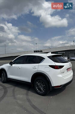 Позашляховик / Кросовер Mazda CX-5 2017 в 