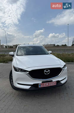 Позашляховик / Кросовер Mazda CX-5 2017 в 