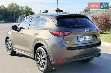 Позашляховик / Кросовер Mazda CX-5 2018 в 