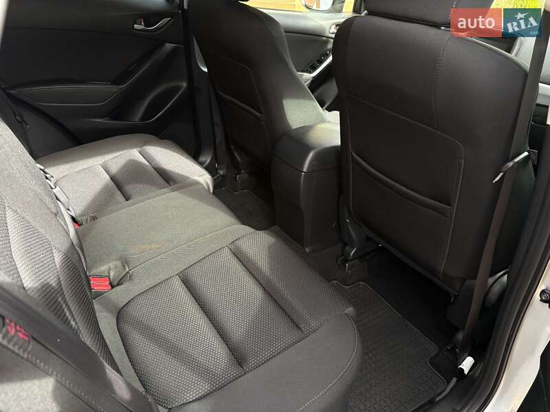 Позашляховик / Кросовер Mazda CX-5 2015 в Рівному