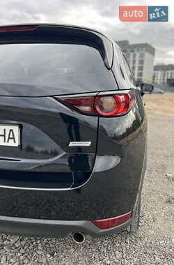 Позашляховик / Кросовер Mazda CX-5 2018 в 