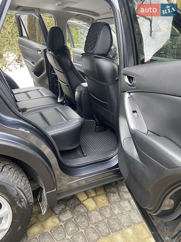 Внедорожник / Кроссовер Mazda CX-5 2016 в Новояворовске