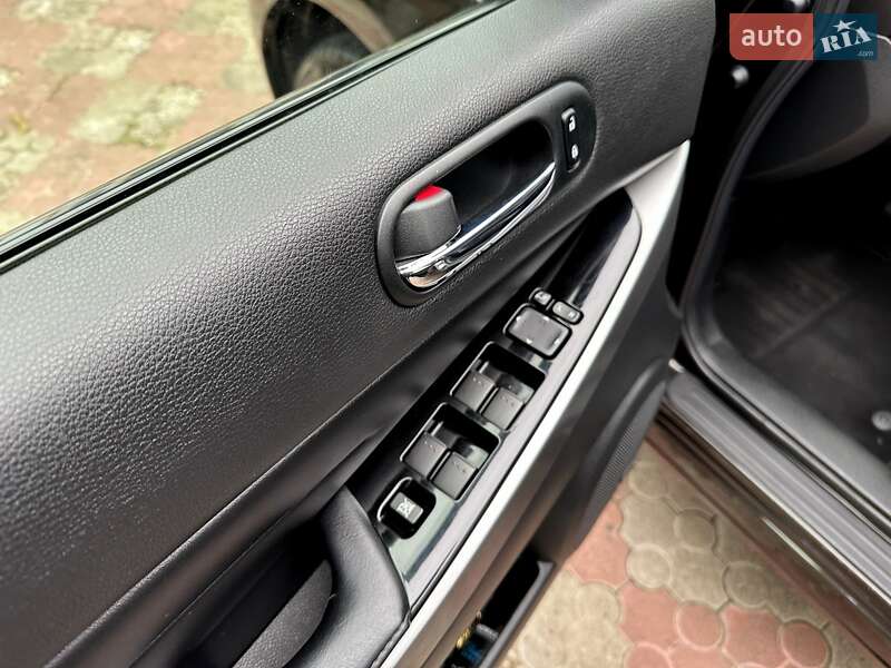 Позашляховик / Кросовер Mazda CX-7 2010 в Чернівцях
