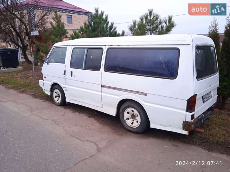 Минивэн Mazda E-series 1986 в Южном