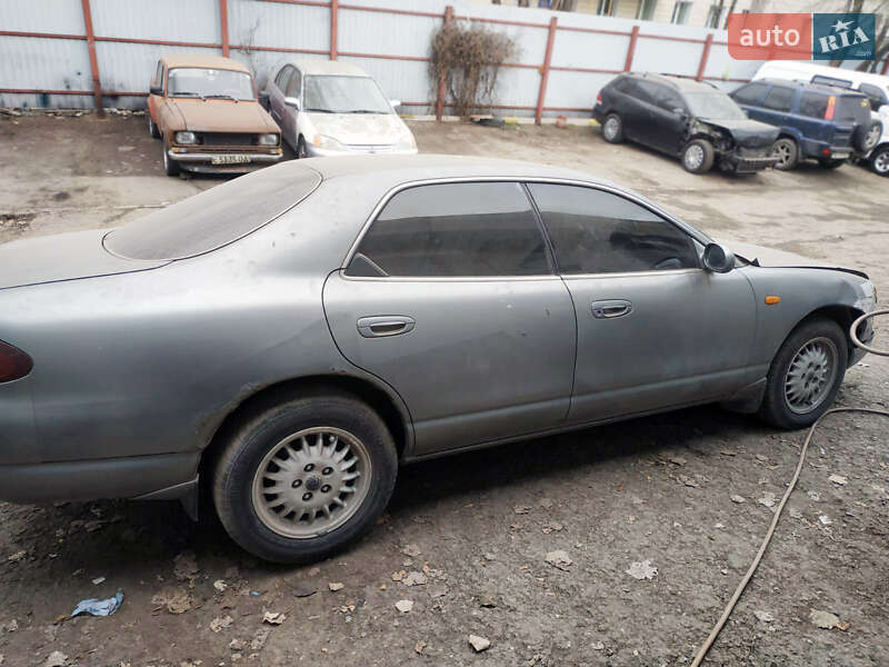 Седан Mazda Efini MS-8 1992 в 
