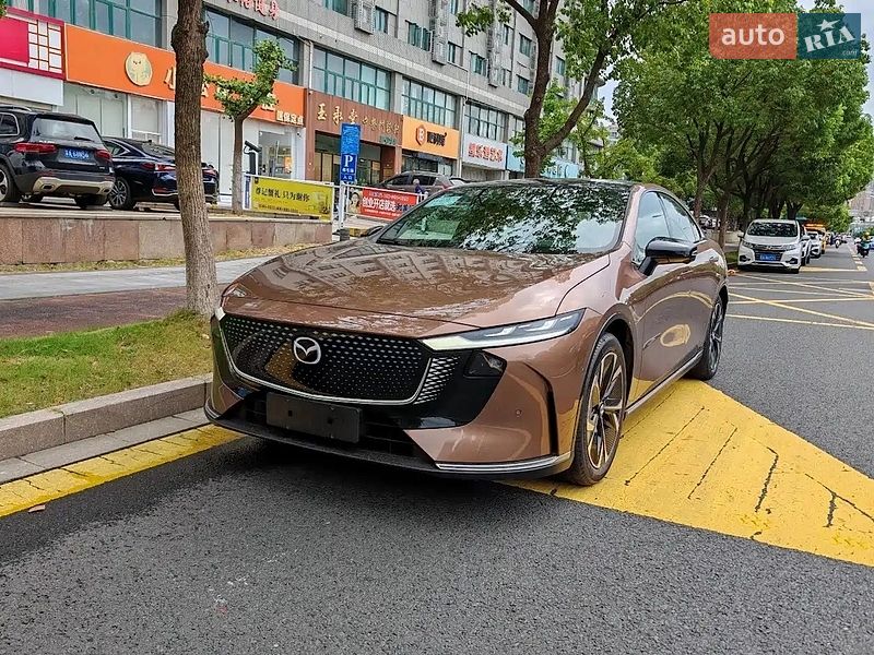 Седан Mazda EZ-6 2024 в Львові