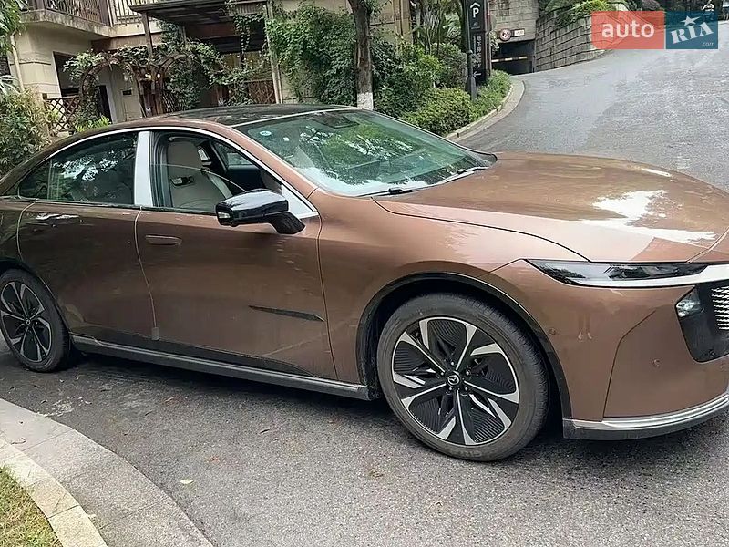 Седан Mazda EZ-6 2024 в Львові