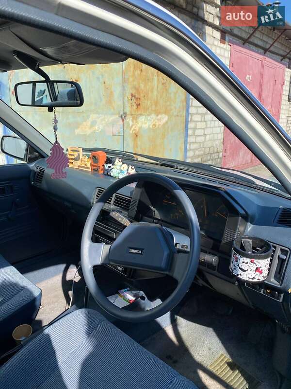 Седан Mazda Familia 1987 в Києві