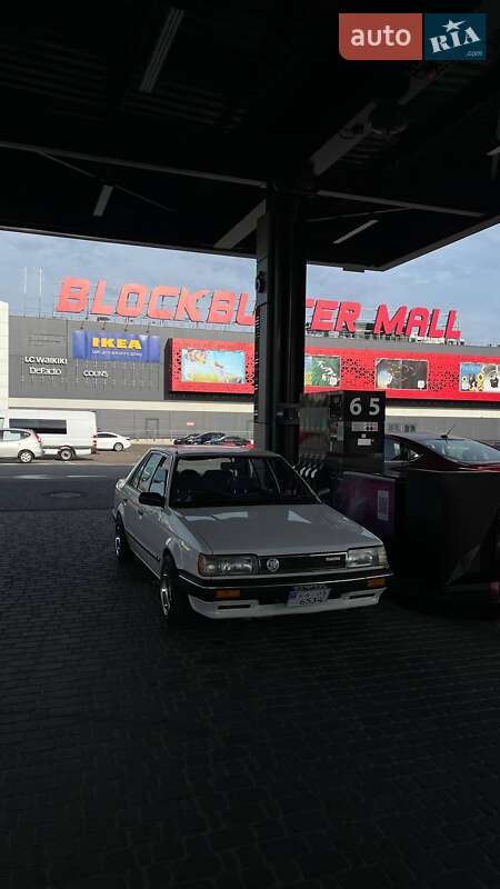 Седан Mazda Familia 1987 в Києві