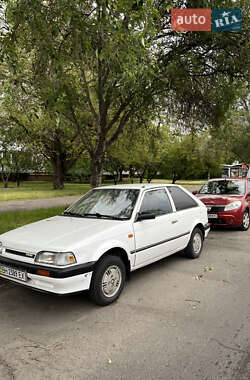 Хэтчбек Mazda Familia 1989 в Киеве