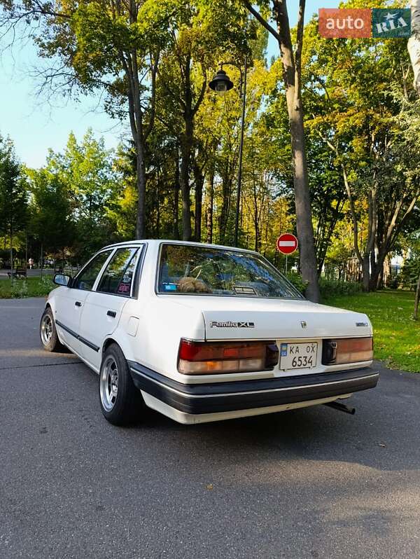 Седан Mazda Familia 1987 в Києві