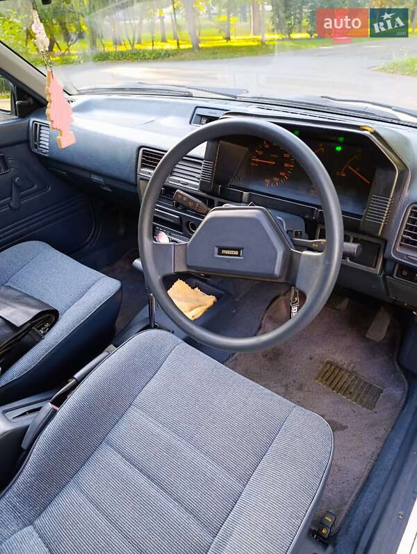 Седан Mazda Familia 1987 в Києві