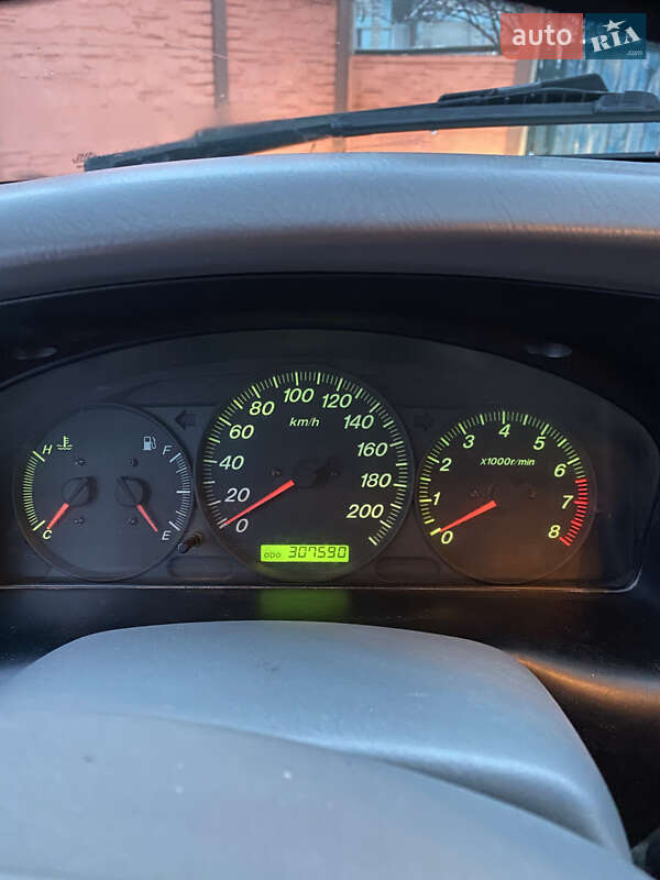 Минивэн Mazda MPV 2002 в Баре